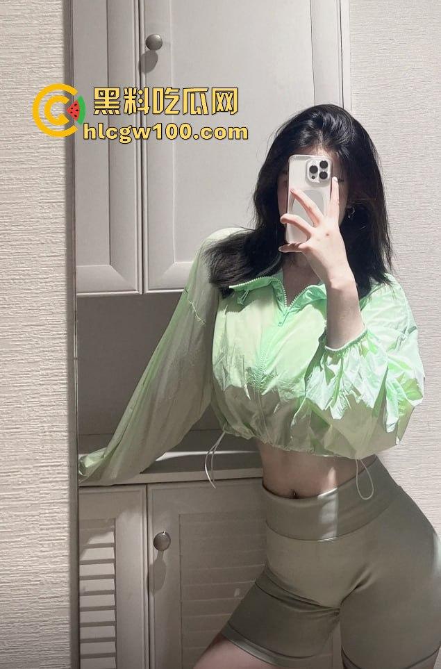 杭州健身教练『Monica』闲鱼大尺度卖二手衣,白花花大奶晃到天花板,不穿内衣拍视频惹圣母举报太可惜!-8