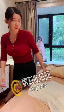 抖音网红反差骚货 李雅 在商场楼道跪舔粉丝 口交镜前后入啪啪射肥臀 姐姐真是太宠粉啦！-2