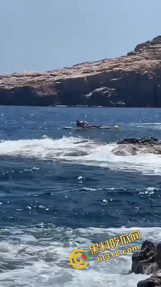风雨交加浪涌如潮，在海中怒干鲍鱼，海风吹干精液，浪花上打在身上啪啪响，他说风雨中这点痛算什么！-3