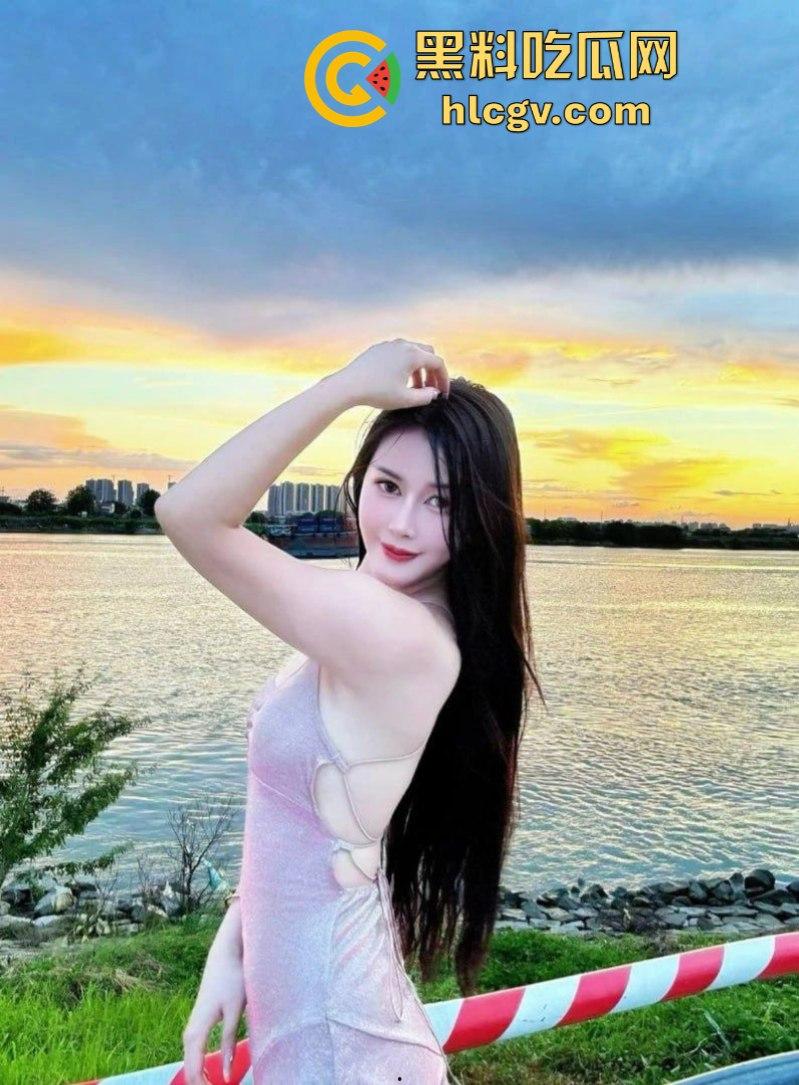 陈奕迅陪妹子去看陈奕迅演唱会 妹子陪我全垒打！这样的嫩妹真好骗一张票就搞定！-4