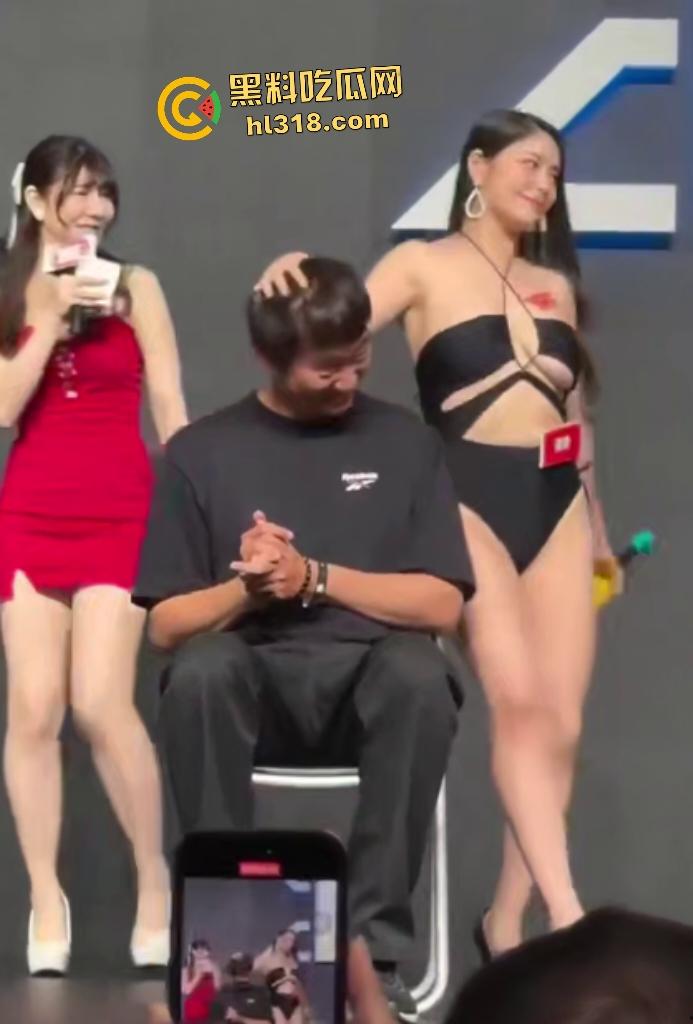 台湾成人展【藤浦惠】骑男观众腿上，用打气筒给气球打球，却自慰高潮失控主，持人喊停丝毫没有停止！-2