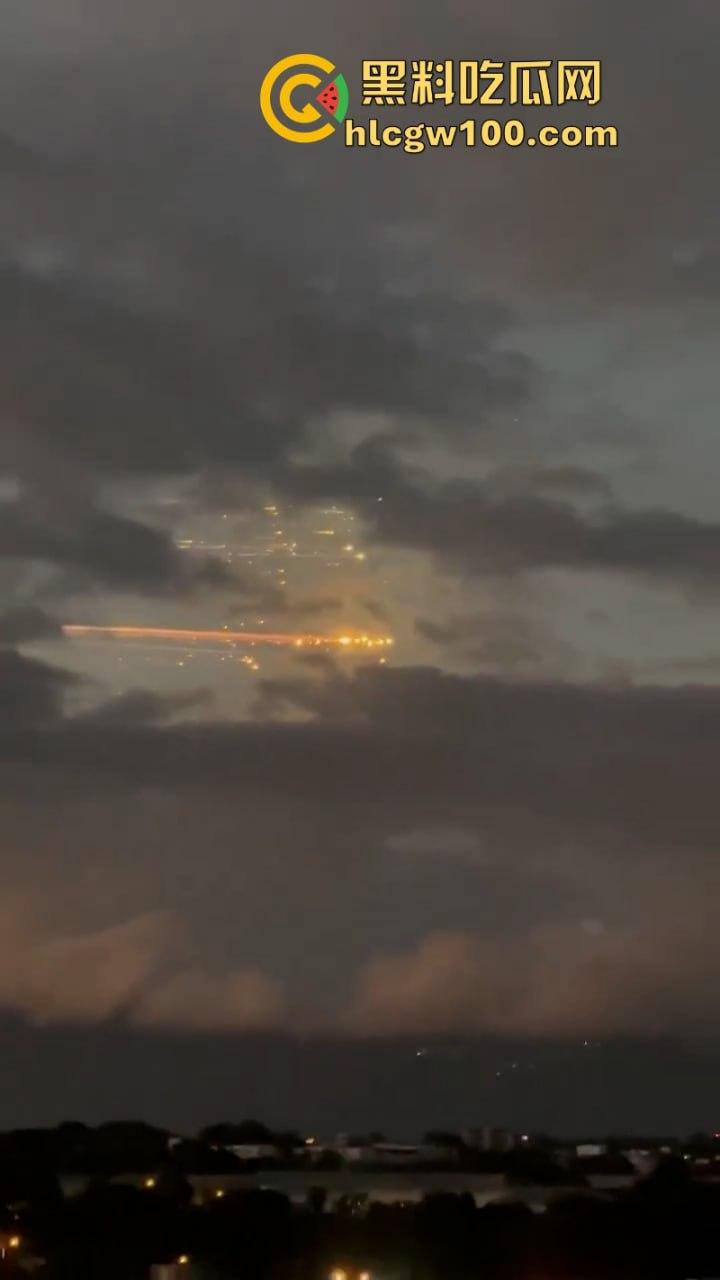 马斯克创造史上最贵世纪大烟花 星舰第七次升天又玩完!一级回收 二级脱轨空中解体屌炸天!-8