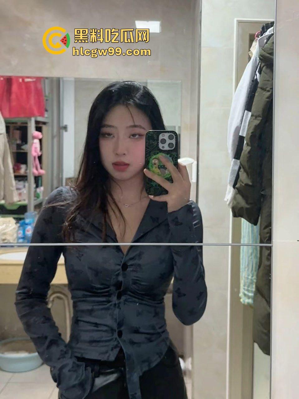 湖南工程职业反差肉感骚鸡『赵欣』极品大雷淫荡露奶发骚,骚穴滋尿大展粉嫩骚逼!独家流出!-3