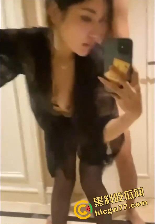 抖音小红书网红【蝶】真面目曝光，私下性贿赂金主，每一个火箭都是睡出来的，玩得就是这么下流！-10