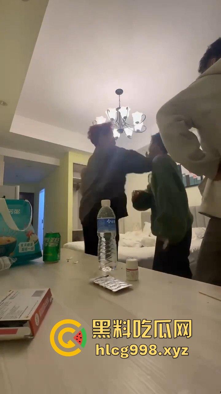 逼良为娼还打人！两个男的打不过女的竟录视频泄愤，只因不肯玩3P！-7