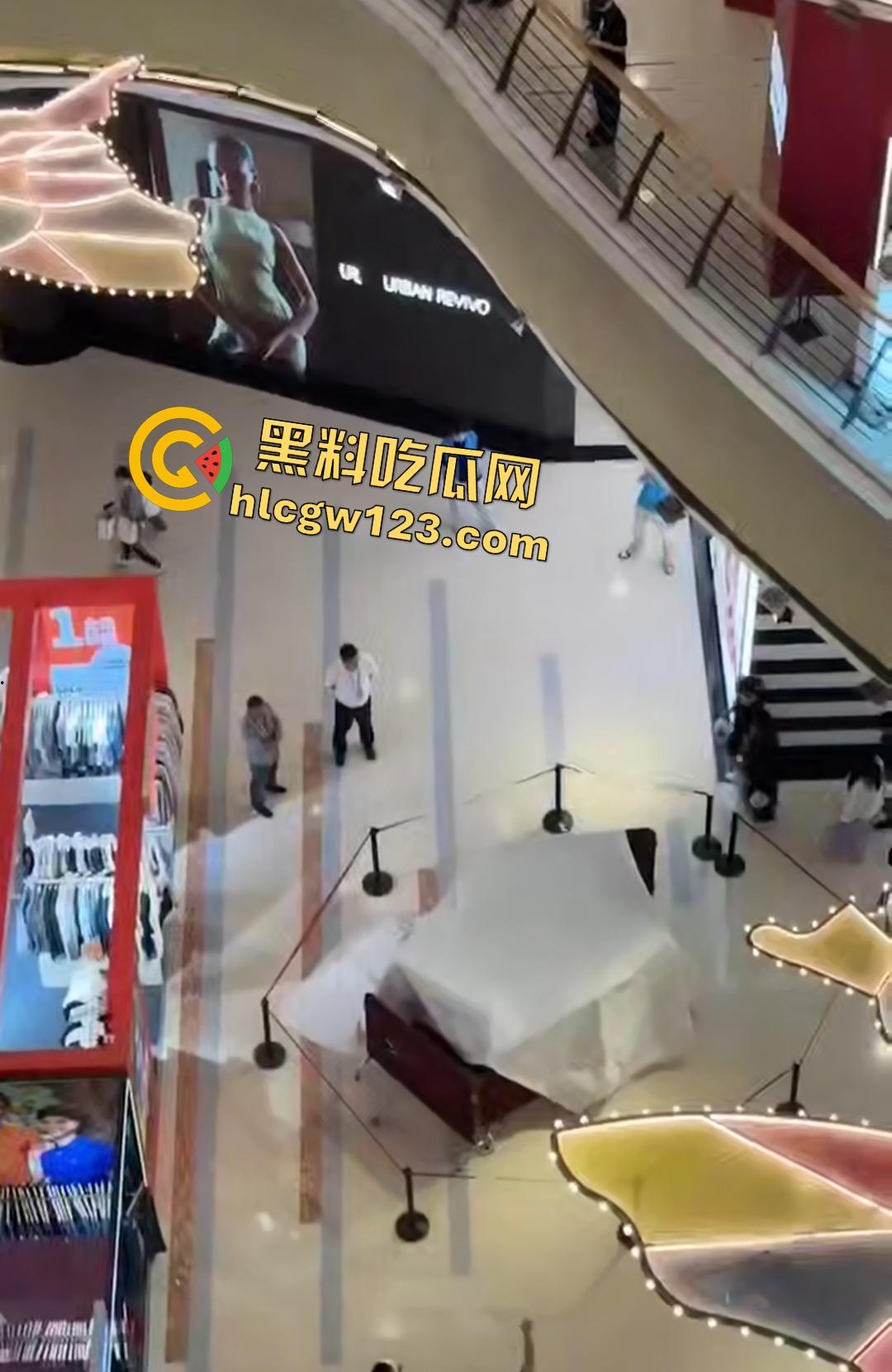 扬州京华城26岁女孩为茶颜悦色跳楼自杀!因男友买蜜雪冰城崩溃,男友终于解脱了!-2