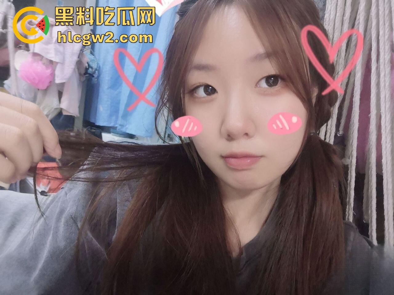 眼镜嫩妹【孙晓彤】自拍流出!粉酮体诱人,美乳骚穴,极品身材让人欲罢不能!-4