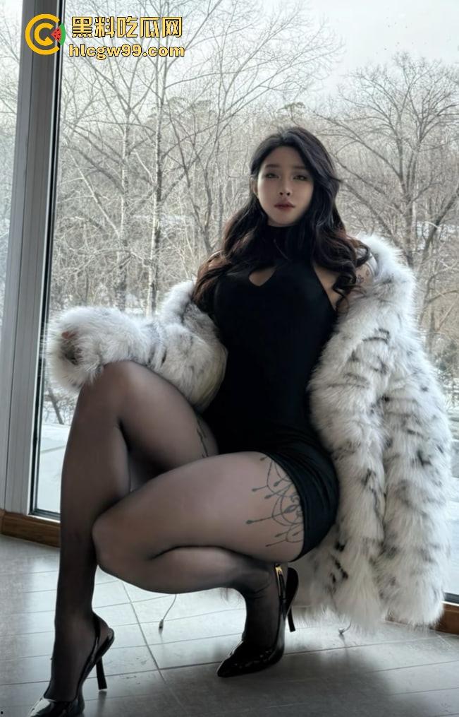 500万粉丝健身网红【宋昱欣】性爱抠逼视频流出，豪乳蜂腰翘臀第二弹，纹身实锤本人，健身是为了下海！-4