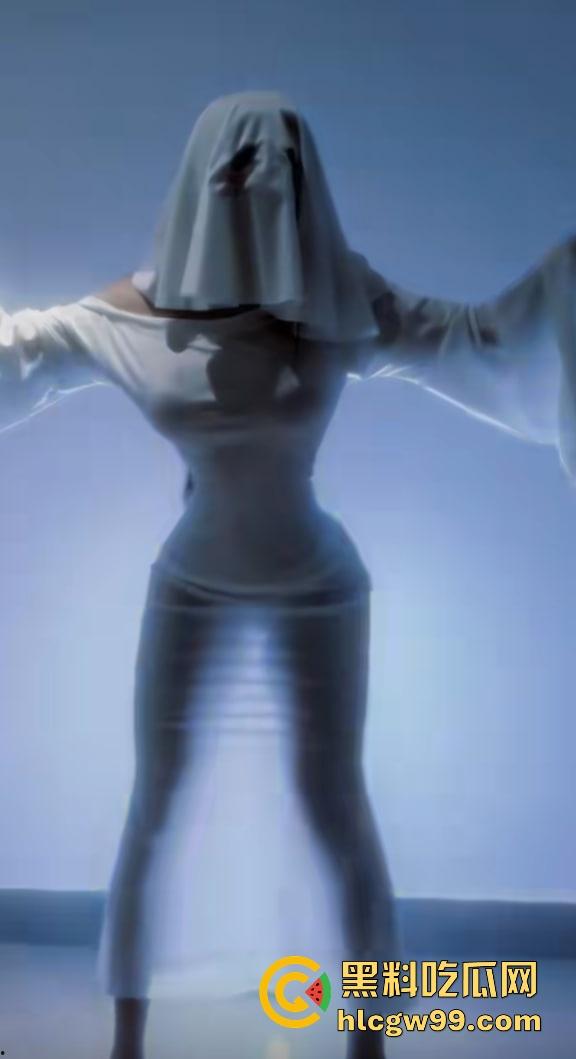 500万粉丝健身网红【宋昱欣】性爱抠逼视频流出，豪乳蜂腰翘臀第二弹，纹身实锤本人，健身是为了下海！-7