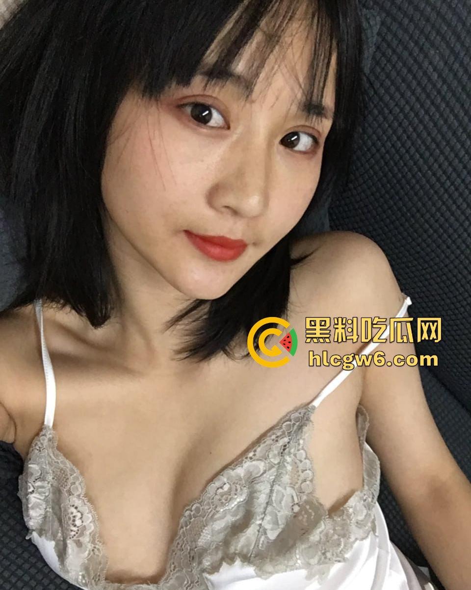 广东医科大学高颜值学妹【廖茵】跟男友裸聊性爱视频来袭,大胆的展示引以为傲的身材。-1