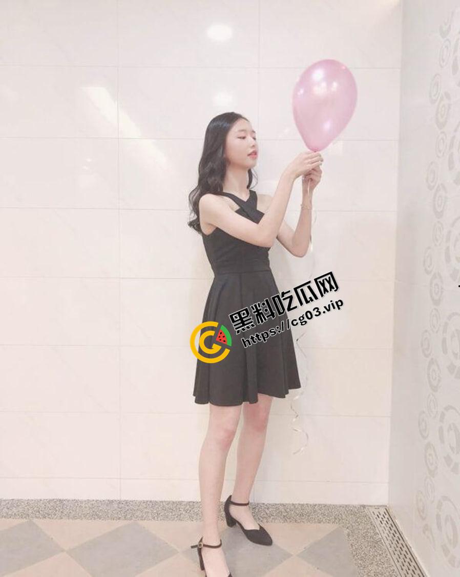 台湾台北市 第一女子高级中学校花 张睿娟 去厕所时被偷流出-6