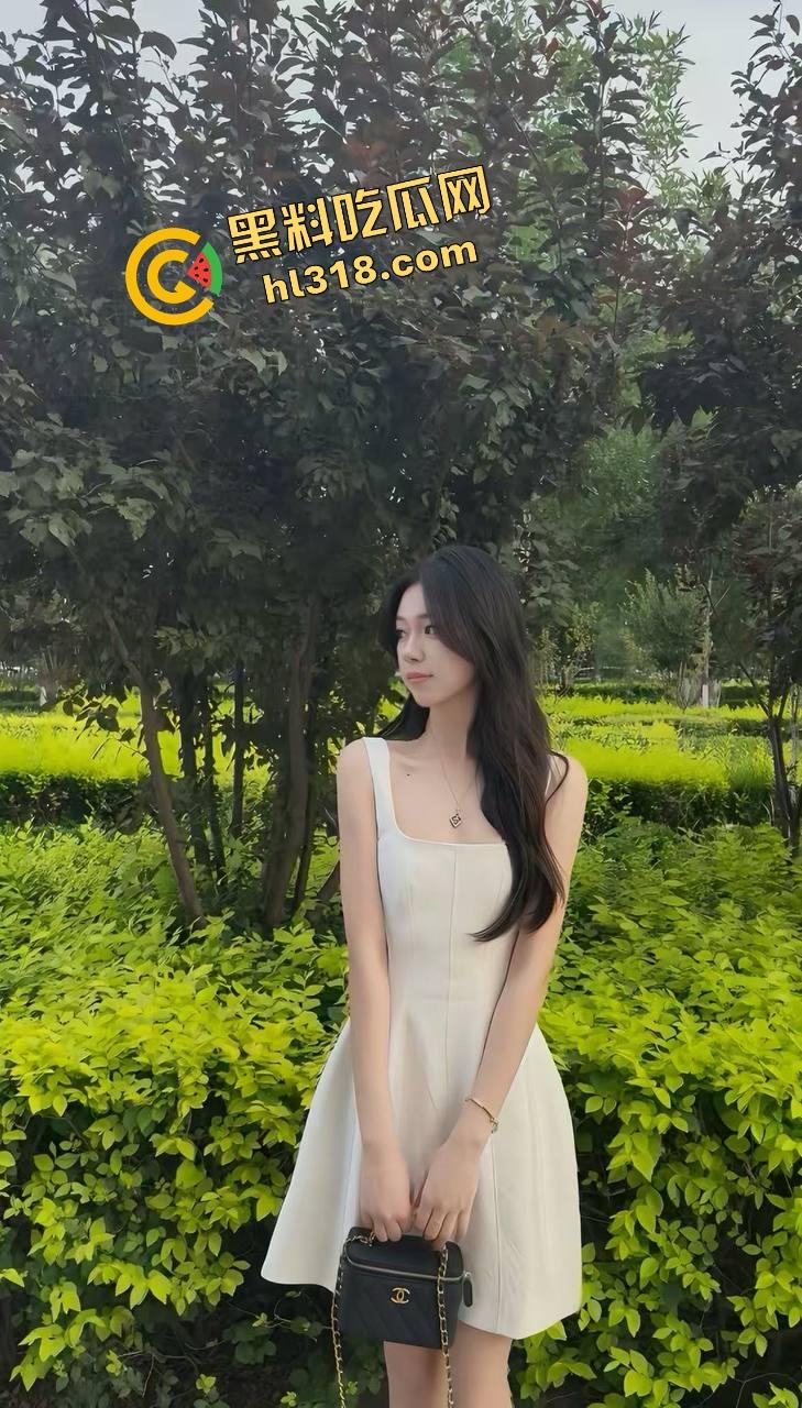 小鬼子财阀泳池淫趴曝光，巨乳尤物泡在泡泡池里，被富豪轮流后入爆操，水声浪叫混成一首交响曲！-5