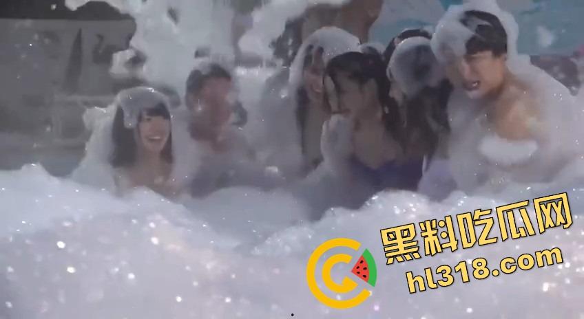 小鬼子财阀泳池淫趴曝光，巨乳尤物泡在泡泡池里，被富豪轮流后入爆操，水声浪叫混成一首交响曲！-10