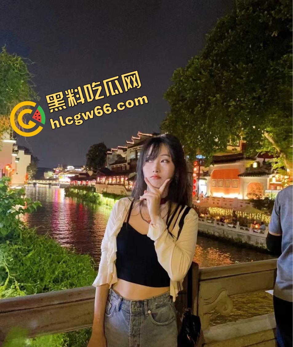 嘉兴服装店老板娘【郑南宁】外表超可爱，实则外围女被狂操粉奶大鲍内射成瘾，姿势任玩！-1