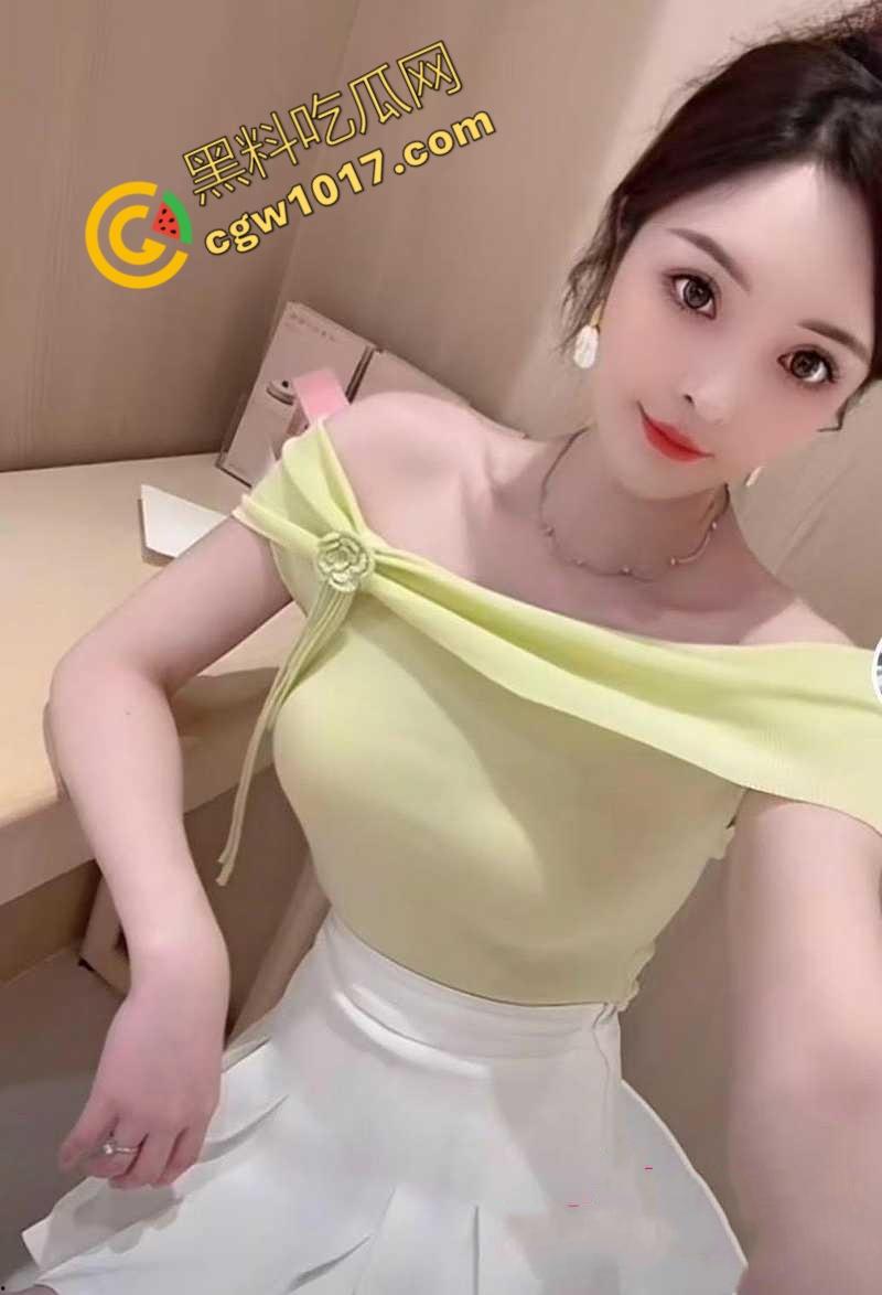 福州极品人妻【叶青霞】援交金主视频曝光：裸舞舔肛深喉，连续喷水，绿帽老公在家带娃，她却在床上浪性十足！-1