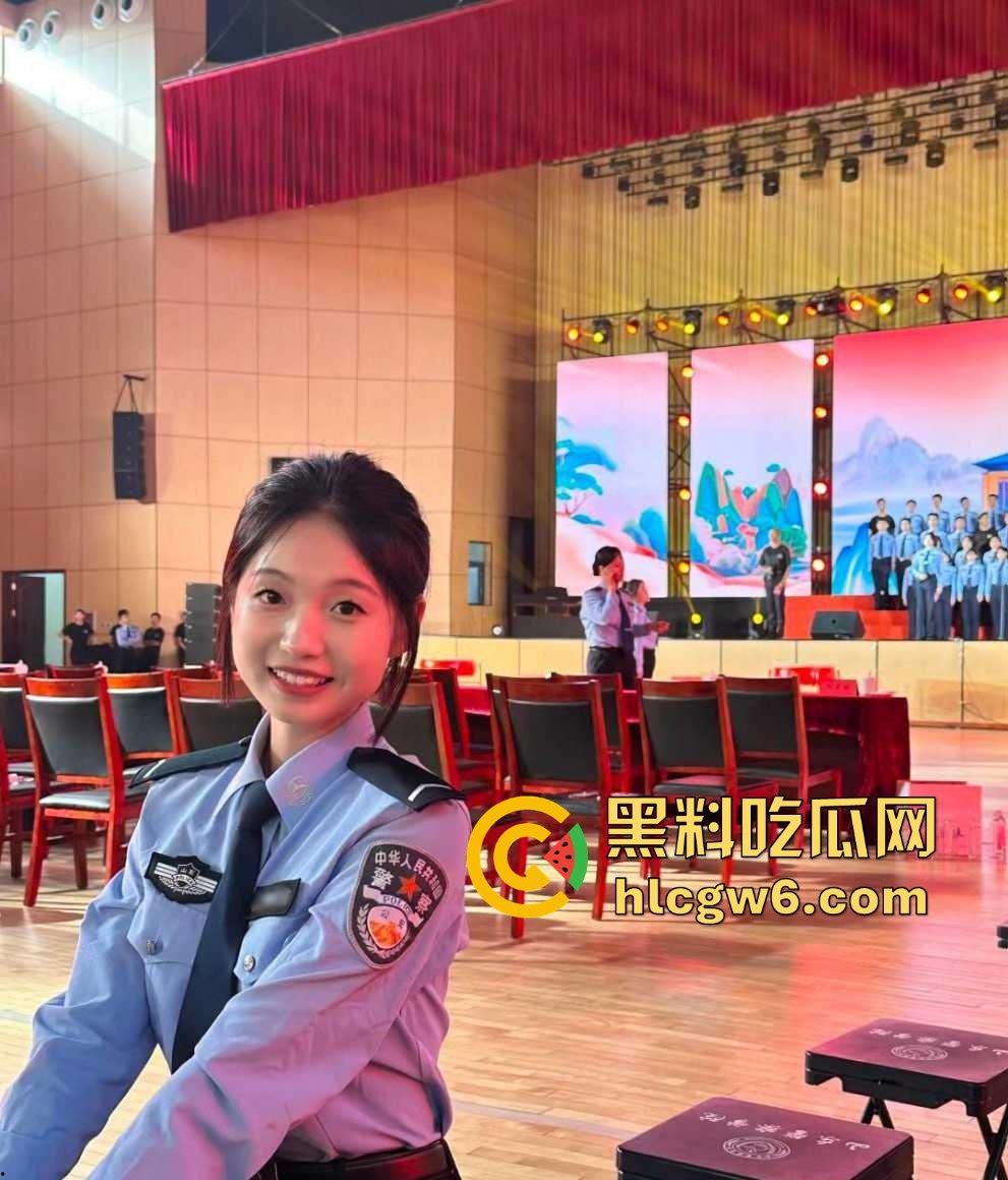 退役警花下海经商服务洋鬼子被按床打桩 又一个制服浪货被操成肉便器 警花传人不如『张津瑜』还想靠肉体上位?-1