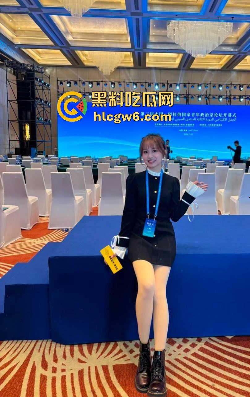 退役警花下海经商服务洋鬼子被按床打桩 又一个制服浪货被操成肉便器 警花传人不如『张津瑜』还想靠肉体上位?-13