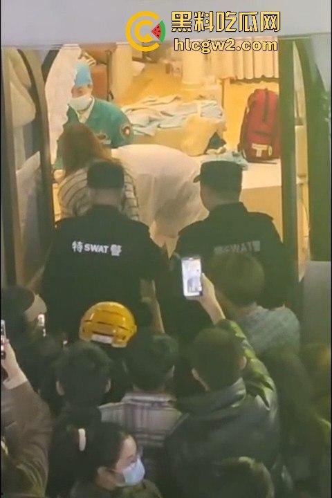 新乡大学城狗男女偷情惨遭爆锤 已婚男店主勾搭有夫之妇 结果被正主带人打趴奸夫淫妇 血溅女装店!-10