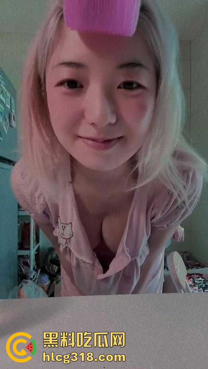 香港巨乳女同大学生【karin】，身材凹凸有致，奶大臀翘极致性感，和女友互舔鲍香艳无比！-4