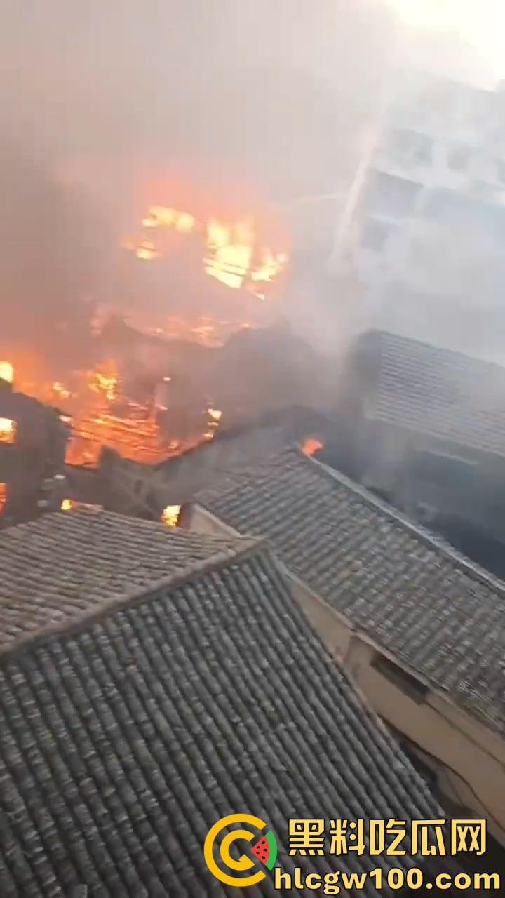 惊爆！浙江丽水青田县后街路突发火情，多间民房似被《末日之火》点燃-7