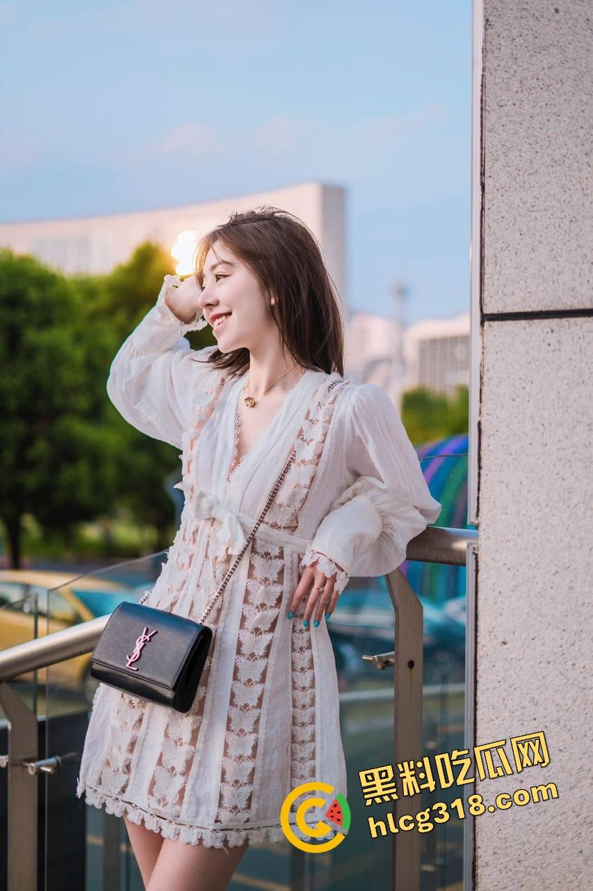 瓜友投稿前女友骚乳夹骑乘，妹子光身子骑大屌边摇边夹，奶子乱晃夹到鸡巴发抖，呻吟停不下来！-5