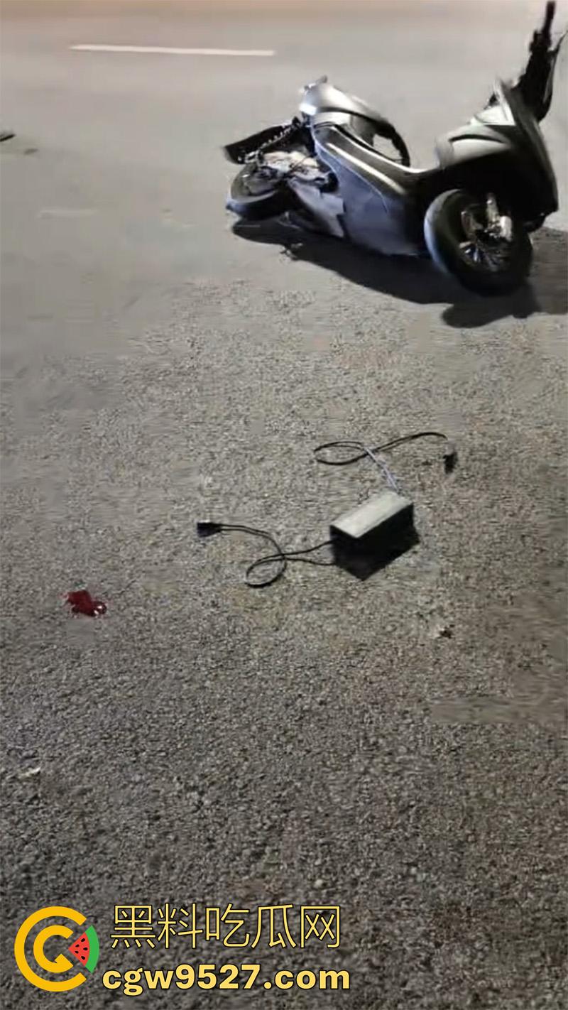 广西柳州鬼火少年,装逼失败翻车现场,自断一臂当场蒙逼,幸亏还留条命,估计再也不敢了吧!-4