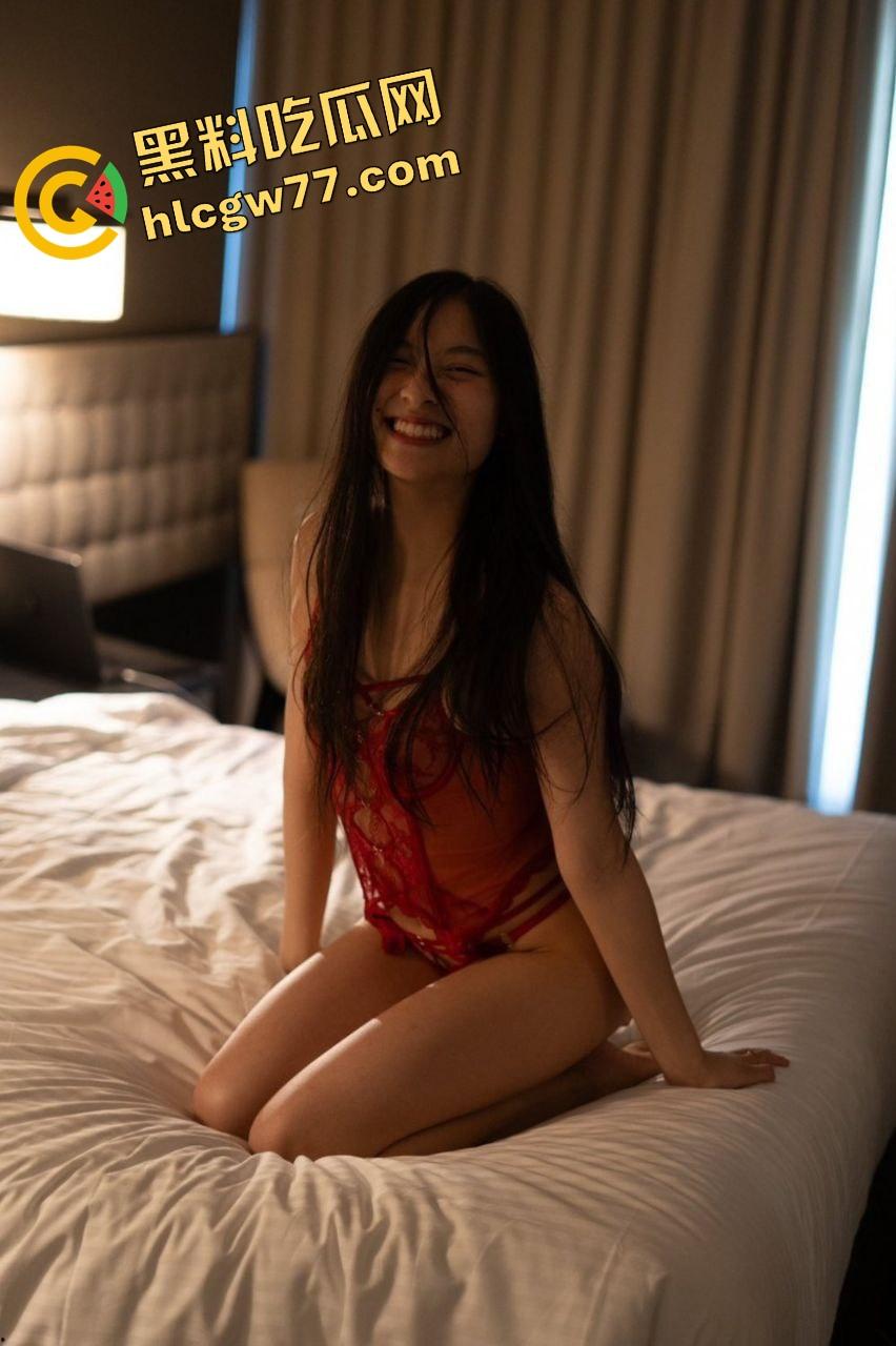 敏感体质黑丝水娃狂嗲叫!一插就高潮喷水,骑乘后入口交样样精通,内裤套头当骚鸡!-1