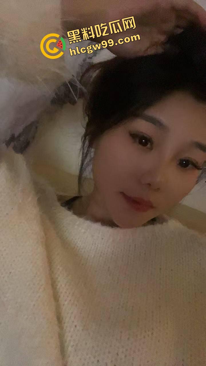 福州黄金甲夜总会卖淫女【郑燕】KTV工作完回乡报恩，约炮乡村大哥多体位爆干骚逼！-5