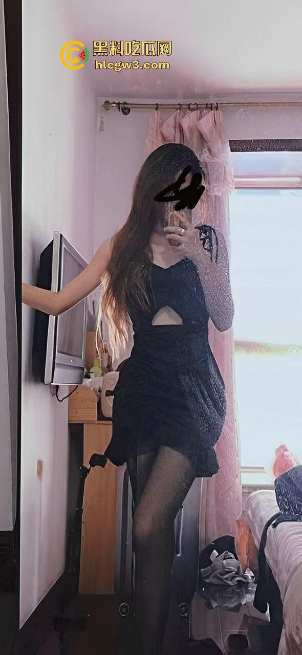 河南新乡师范学校『李梦瑶』极品身材美少女被渣男拍成母狗,啪啪视频流出,骚味隔屏炸裂!-10