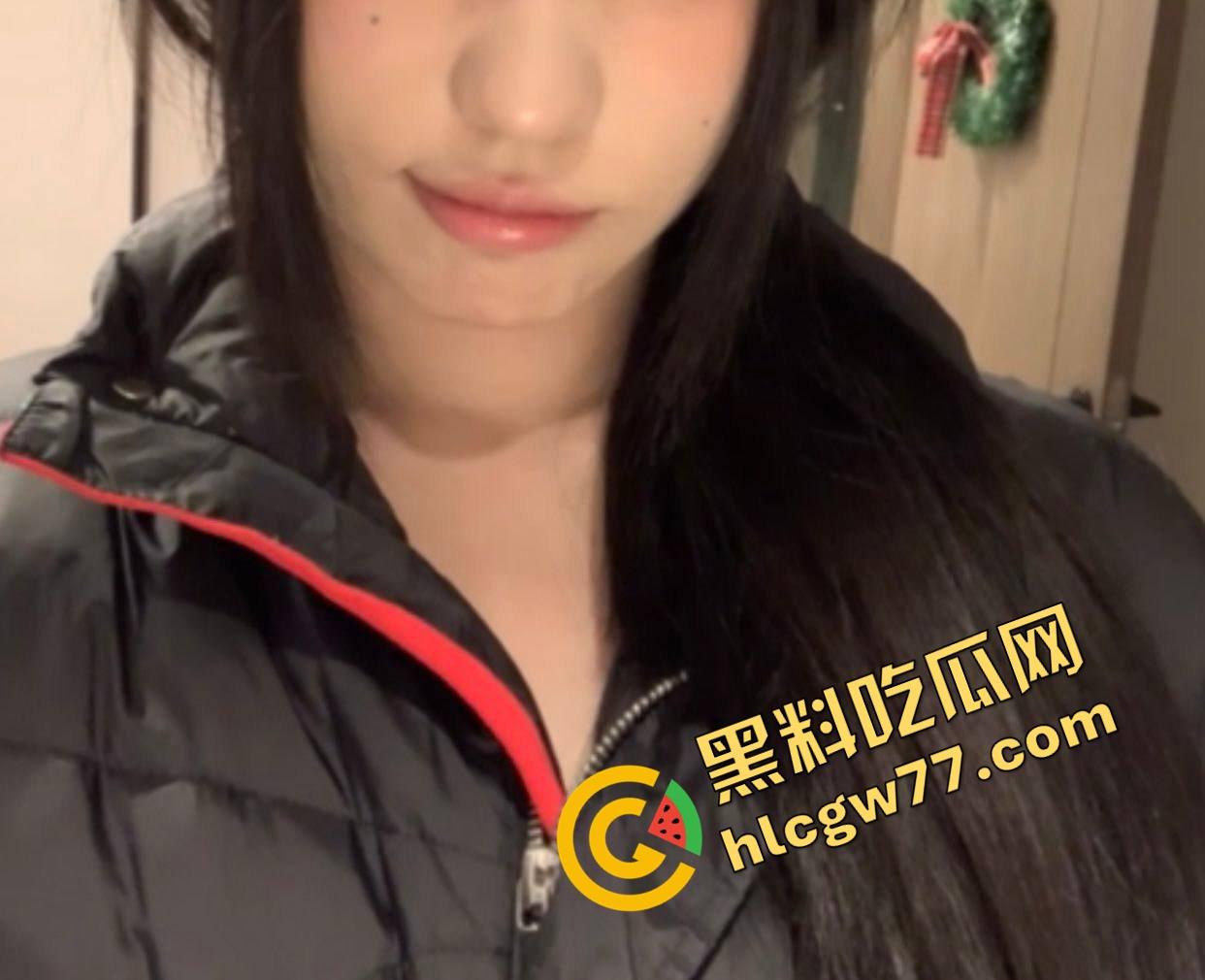 四川财大清纯女神『李嫣』白天是软萌学妹，深夜却在酒店给金主跪舔口交，拍照是人设张腿才是真相-5