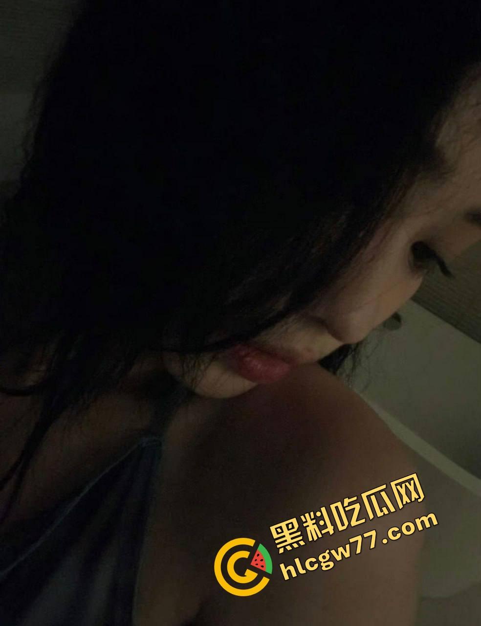 四川财大清纯女神『李嫣』白天是软萌学妹，深夜却在酒店给金主跪舔口交，拍照是人设张腿才是真相-7