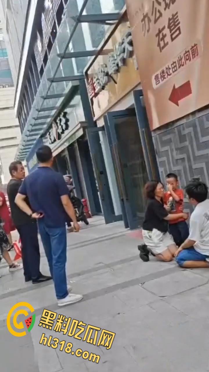 钱多不如鸡巴大！男子控诉老婆出轨，自己月入两万块，打两份工都管不住老婆被戴绿帽！-3