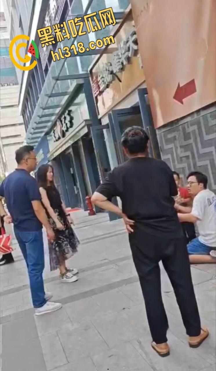 钱多不如鸡巴大！男子控诉老婆出轨，自己月入两万块，打两份工都管不住老婆被戴绿帽！-4