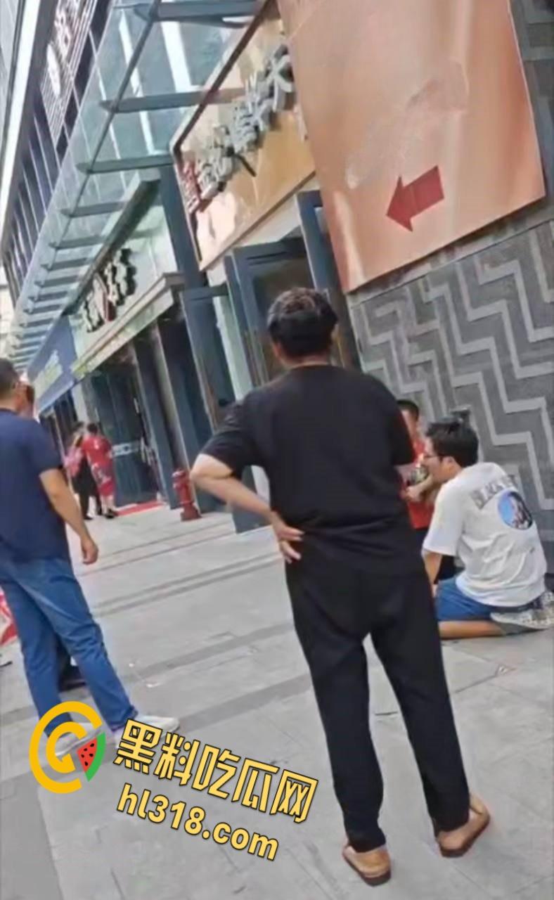 钱多不如鸡巴大！男子控诉老婆出轨，自己月入两万块，打两份工都管不住老婆被戴绿帽！-6