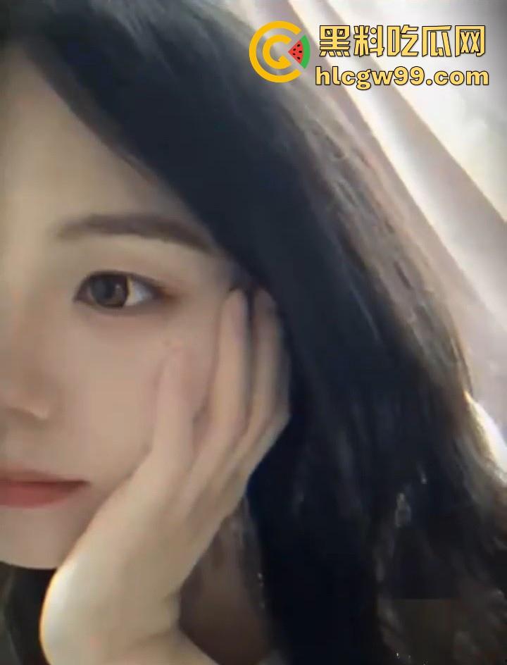 长沙学院极品反差女大学生【林莎莎】欲求不满跪求屌操，私密性爱视频曝光流出！-1