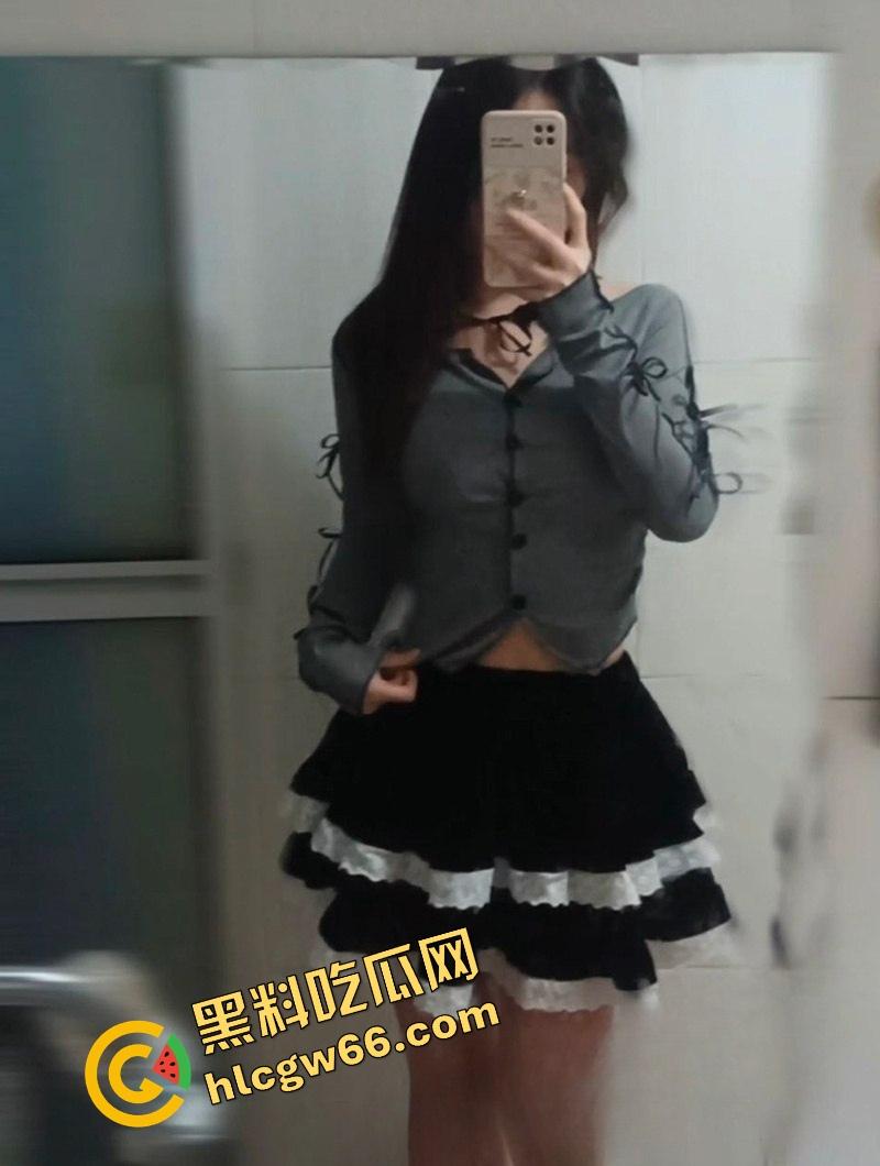 山东临沂大学巨乳学妹【徐婕】胸大无脑成炮友提款机,粉嫩紧穴夹到爆,手交挡精母狗命摆烂了!-1