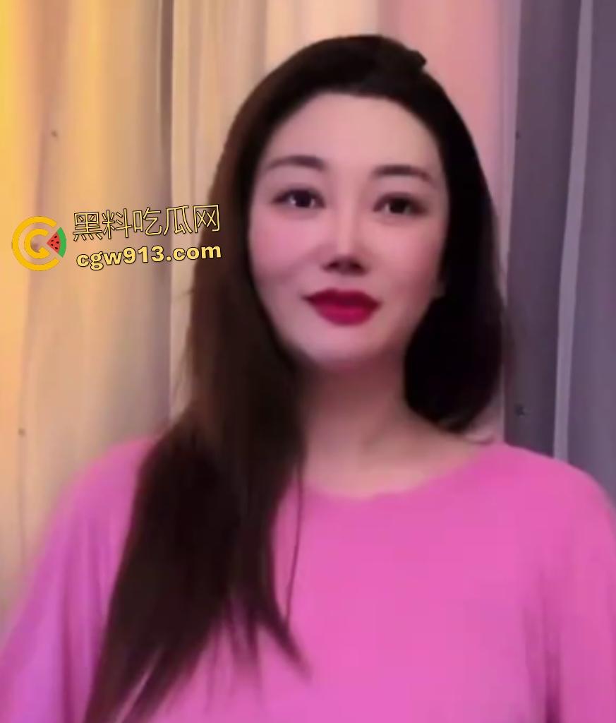 抖音网红【于小姐】一对一视频被金主调教,揉奶抠逼样样精,这骚穴太熟了容易喷水高潮!-2