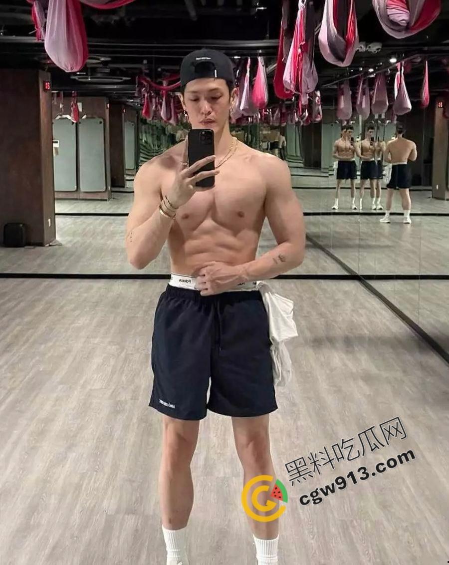 香港顶流巨星邓紫棋情海再掀波澜!现男友魏骏杰出轨女歌手林芊莹,两人偷情视频曝光引发全网热议-3