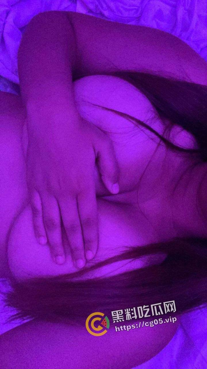 拉丁裔新娘与丈夫的伴郎聊骚出轨 被丈夫发现后离婚并将其曝光到网上-7