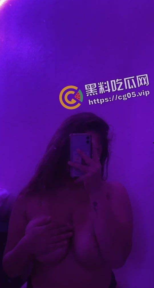 拉丁裔新娘与丈夫的伴郎聊骚出轨 被丈夫发现后离婚并将其曝光到网上-8