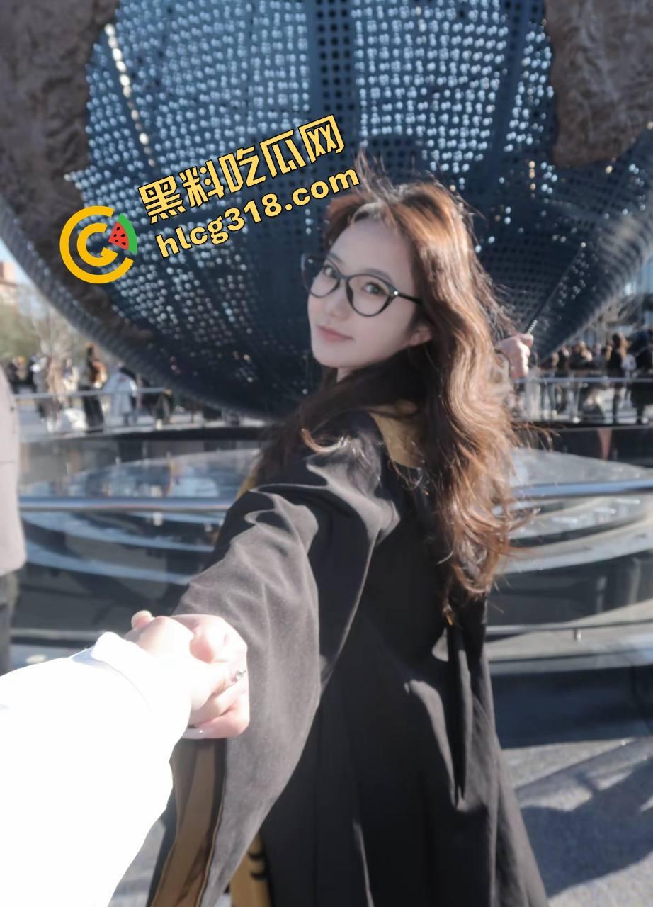 沈阳师范舞蹈生『孙欣怡』3天被干25次，骚穴被干的红肿，舔蛋舔得比狗都敬业，酒店里嗓子都叫哑了！-2