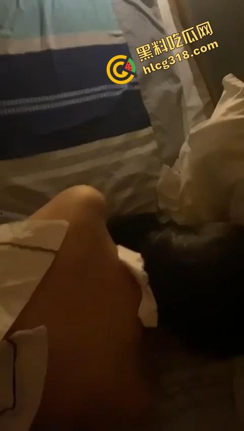 沈阳师范舞蹈生『孙欣怡』3天被干25次，骚穴被干的红肿，舔蛋舔得比狗都敬业，酒店里嗓子都叫哑了！-10