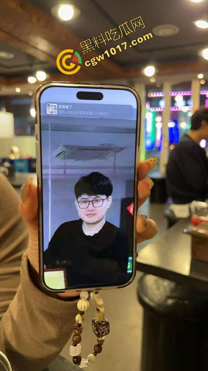 香艳丑闻瞠目结舌！新娘【蒋乐涵】与表姐夫【任震飞】在婚礼前的疯狂肉搏被曝光！亲妈耳光狂飙，嫩穴泄密，众人看笑话！-5