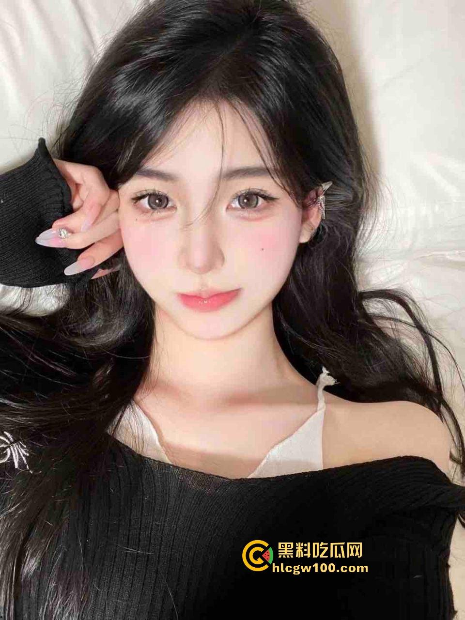 安徽美院【金婉婷】带闺蜜组队找干爹调教,皮鞭伺候拜金女的屁股被抽得像逼一样红,场面骚到不行!-3