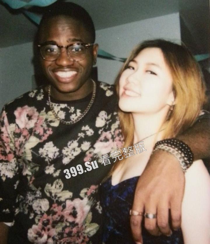 新婚 媚黑婊  给老公戴绿帽  被黑人操的嗷嗷叫 每一下都是暴击 痛苦和快乐并存  全程和尼哥中文交谈 无障碍-2