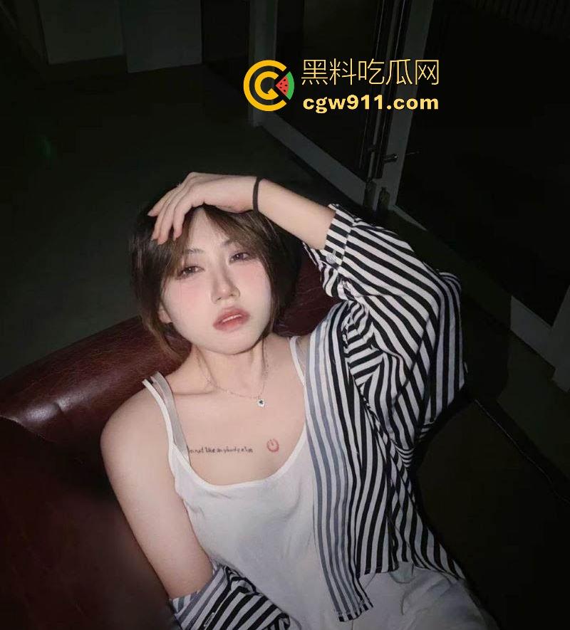 杭州max酒吧营销小妹露脸性爱视频流出,极品大长腿高跟情趣装搔首弄姿,口交骑乘后入爆操内射!-5