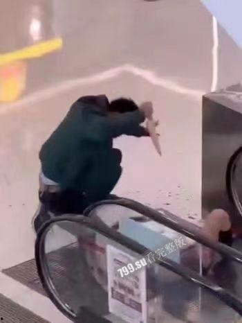 突发事件！2 月 14 日中午 南宁万达茂 发生情杀命案！-1