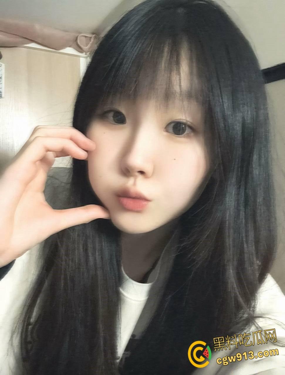 浙江湖州师范学院【王欣桐】,表面清纯私下受虐母狗,主动献身给网恋男友,娇小身材被抱在身上猛操 !-1