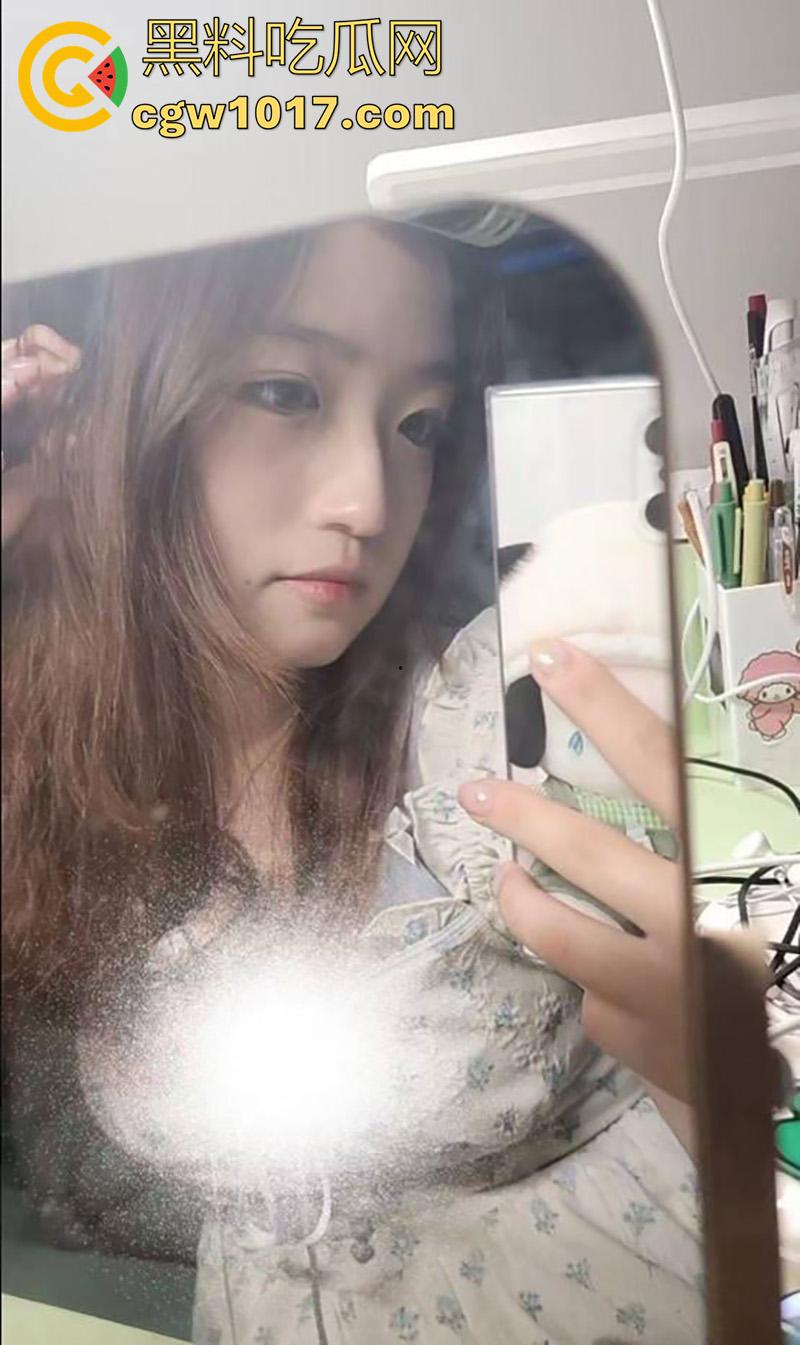 柳州职业技术学院学妹【韦闫妮】，颜值甜美的眼镜嫩妹，被学长PUA放学带去开房玩3P，前后夹击爆操蜜桃臀！-3