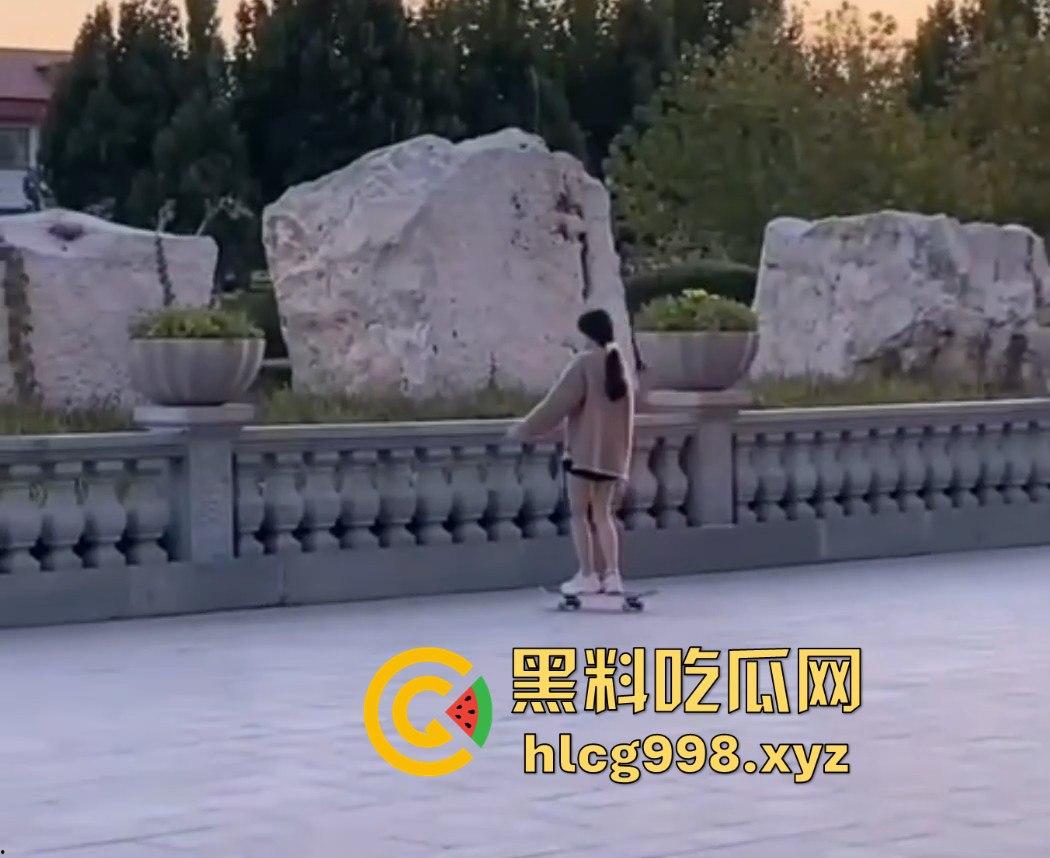 河北美院大一播音『张珊珊』口交视频泄漏!偷吃别人男友被挂校园墙,瓜友围观看看给这口活打个分!-6